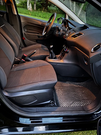 Ford Fiesta 5 of 9