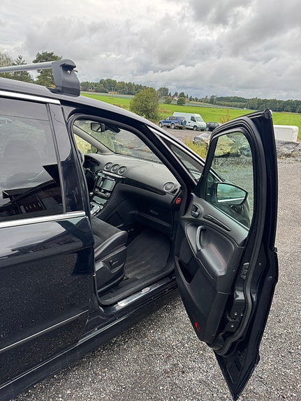 Ford S-MAX 14 of 30