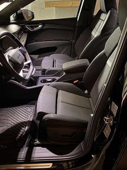 Audi Q4 e-tron 25 of 30