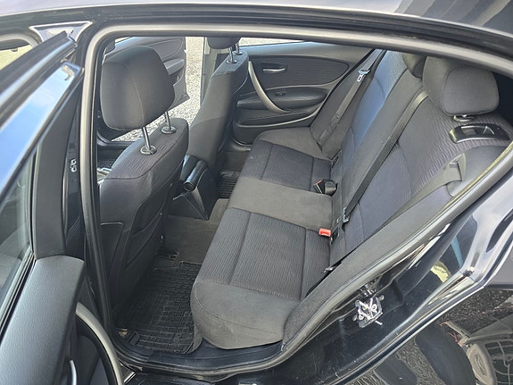 BMW 118d 14 of 23