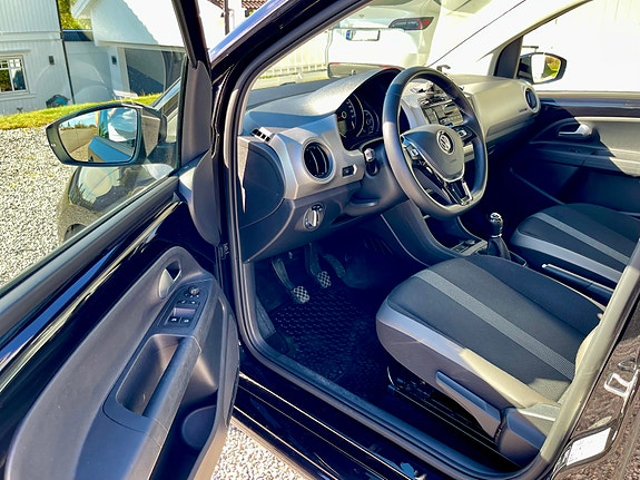 Volkswagen UP! 9 of 21