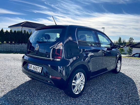 Volkswagen UP! 3 of 21