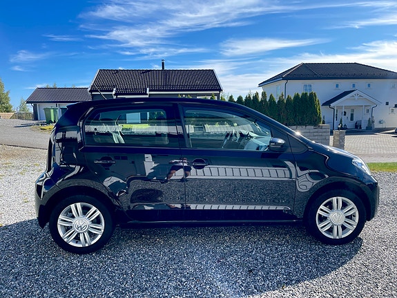 Volkswagen UP! 2 of 21