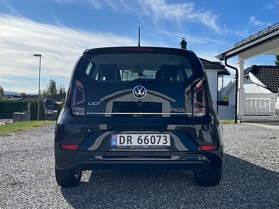 Volkswagen UP! 4 of 21