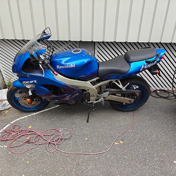 Kawasaki NINJA ZX-9R 2 of 11