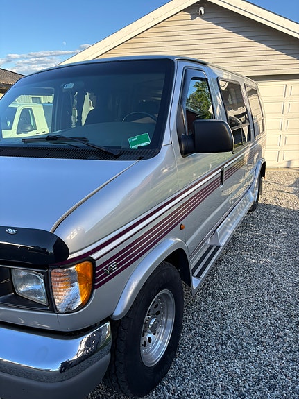 Ford E-150 4 of 7