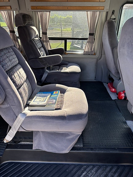 Ford E-150 7 of 7