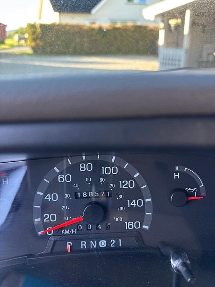 Ford E-150 5 of 7