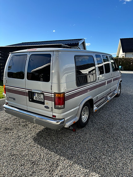 Ford E-150 3 of 7