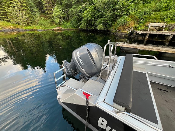 Påkostet råskinn på 24 fot med Yamaha 300 hk og HELT NY 12" Garmin-plotter! 10 of 10