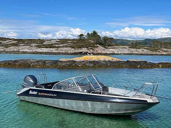 Påkostet råskinn på 24 fot med Yamaha 300 hk og HELT NY 12" Garmin-plotter! 2 of 10