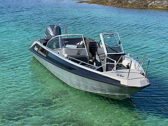 Påkostet råskinn på 24 fot med Yamaha 300 hk og HELT NY 12" Garmin-plotter! 3 of 10