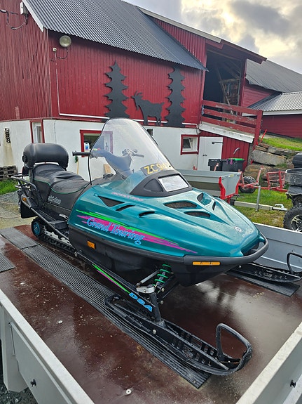 Ski-doo Grand Touring 2 of 8