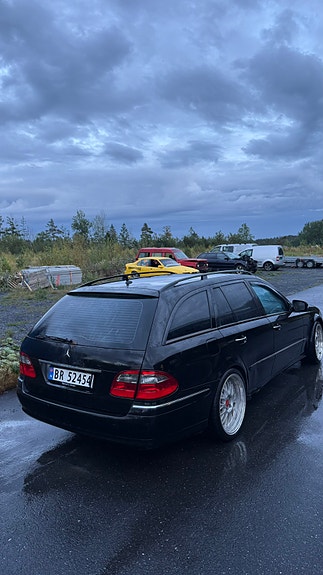 Mercedes-Benz E220 d 2 of 17
