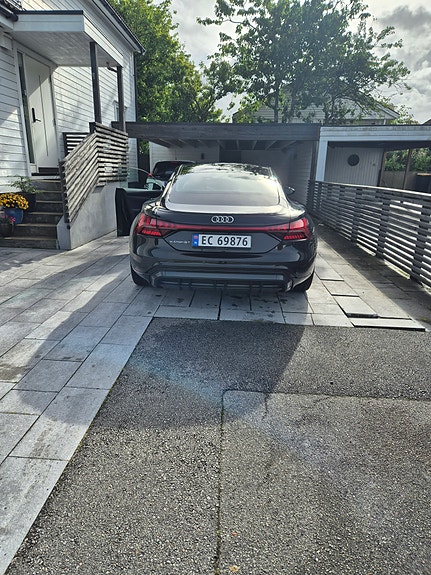 Audi e-tron GT 12 of 13