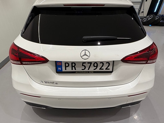 Mercedes-Benz A250 e 9 of 30