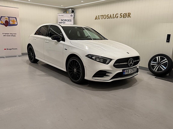 Mercedes-Benz A250 e 2 of 30