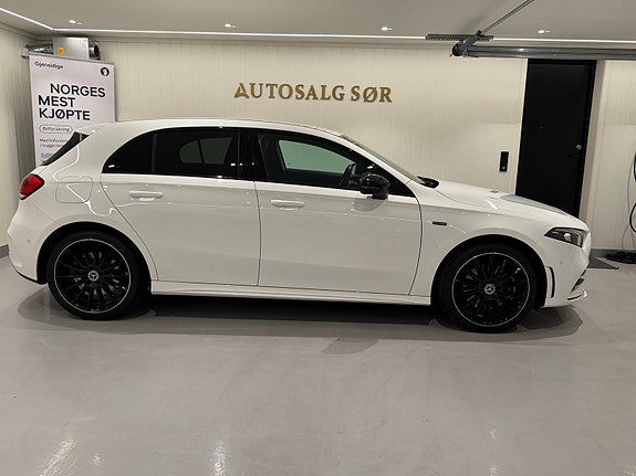 Mercedes-Benz A250 e 13 of 30