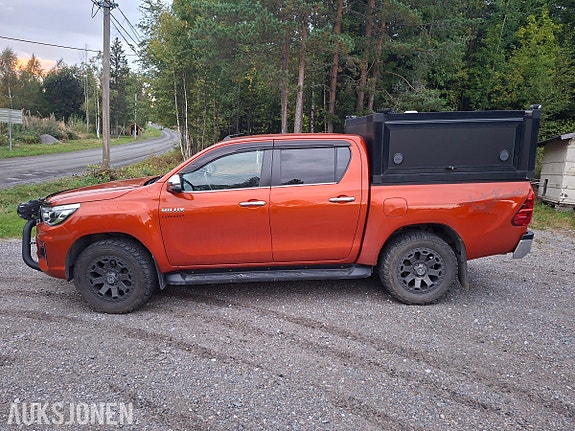 Toyota HiLux 3 of 30