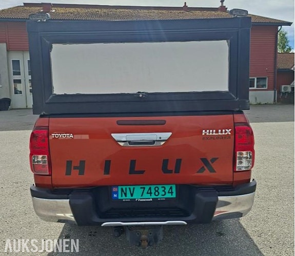 Toyota HiLux 13 of 30