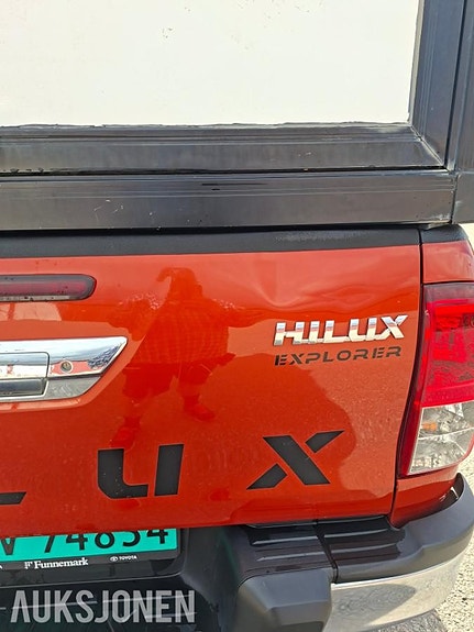 Toyota HiLux 12 of 30