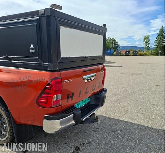 Toyota HiLux 10 of 30