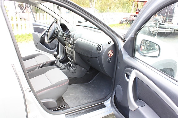 Dacia Duster 12 of 16