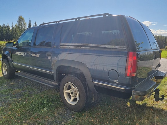 Chevrolet Suburban 4 of 13