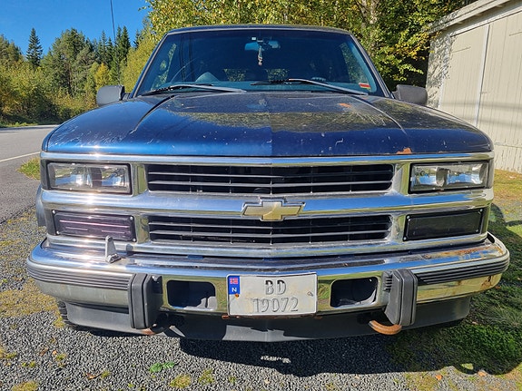 Chevrolet Suburban 3 of 13