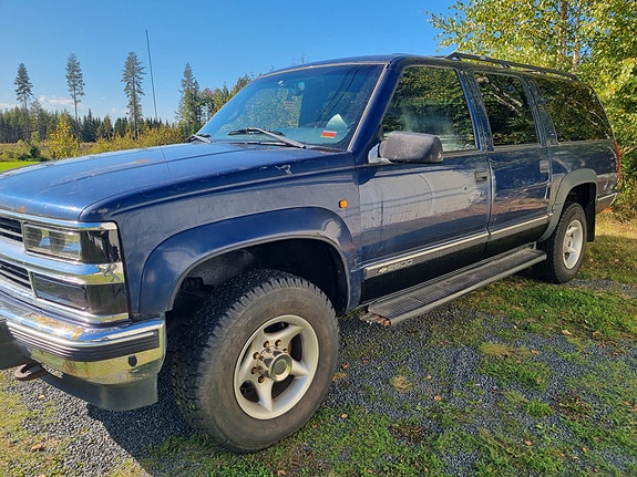 Chevrolet Suburban 5 of 13