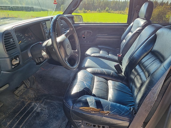Chevrolet Suburban 10 of 13