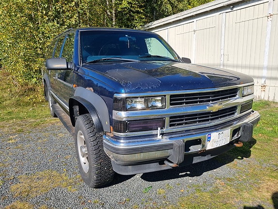 Chevrolet Suburban 2 of 13