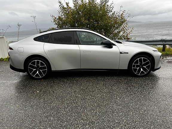 XPeng P7i 8 of 28