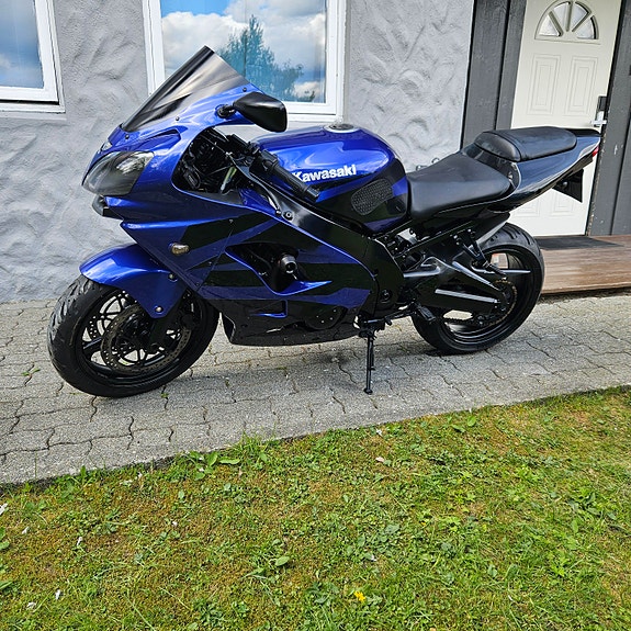 Kawasaki Ninja ZX-9R 4 of 4