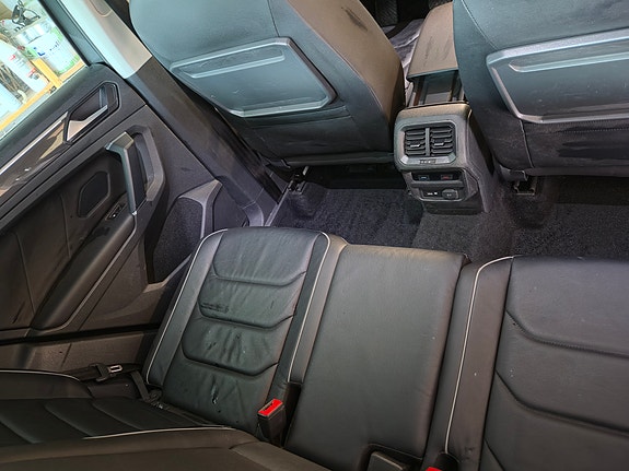 Volkswagen Tiguan 3 of 6