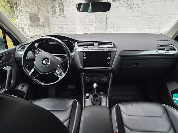 Volkswagen Tiguan 2 of 6