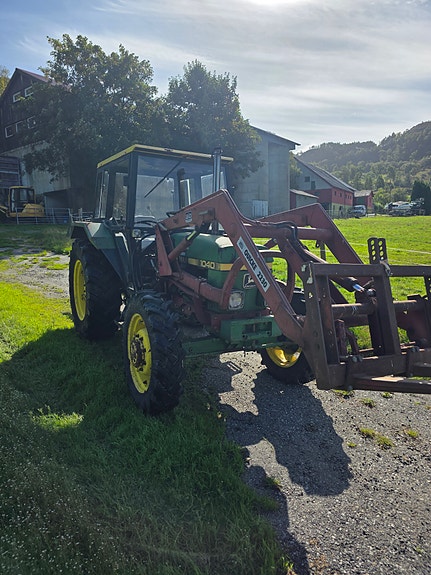 John Deere 1040 2 of 10