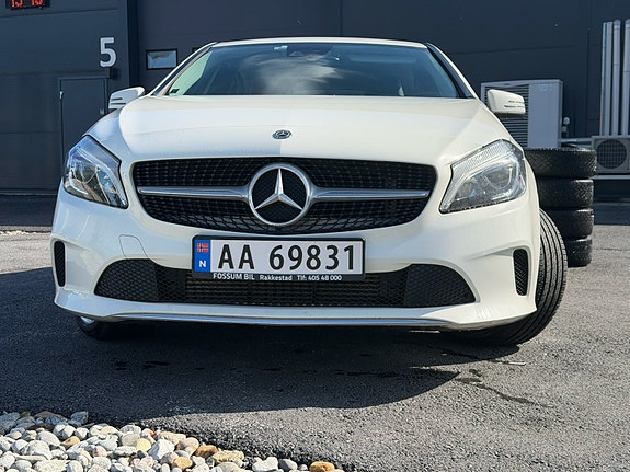 Mercedes-Benz A180 2 of 7