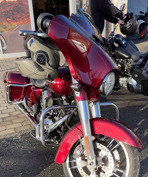 Harley-Davidson FLHXS Street Glide Special 4 of 9