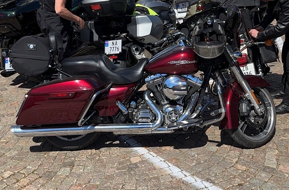 Harley-Davidson FLHXS Street Glide Special 8 of 9