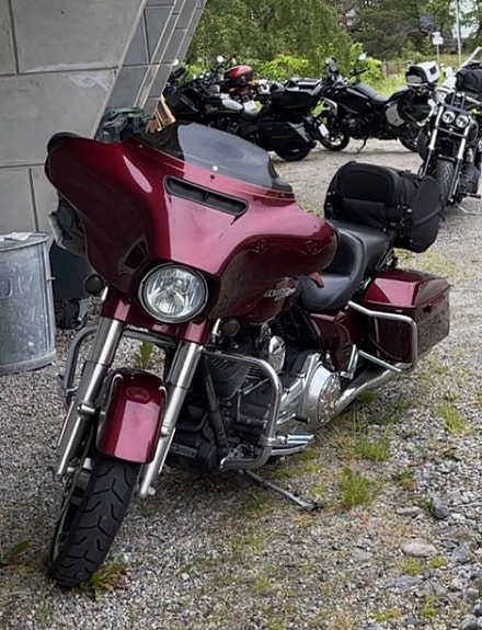 Harley-Davidson FLHXS Street Glide Special 3 of 9