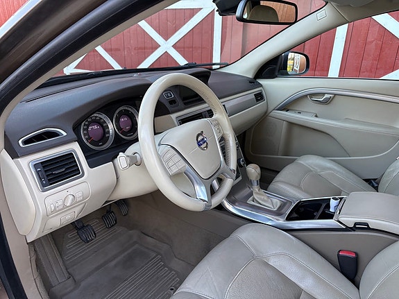 Volvo V70 8 of 19
