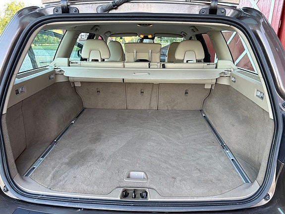 Volvo V70 12 of 19