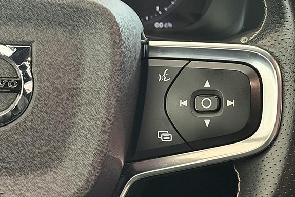 Volvo XC40 15 of 30