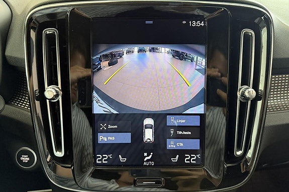 Volvo XC40 28 of 30