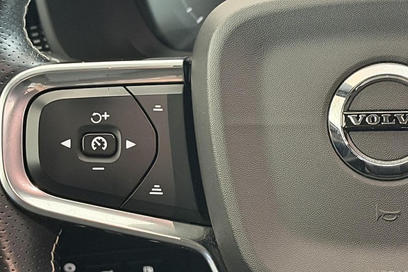 Volvo XC40 14 of 30