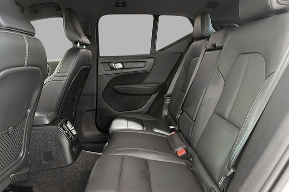 Volvo XC40 30 of 30