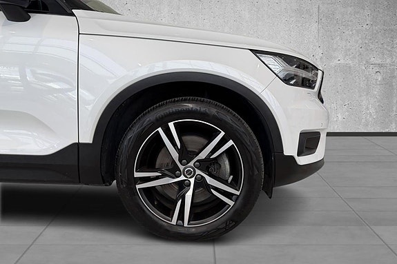 Volvo XC40 10 of 30