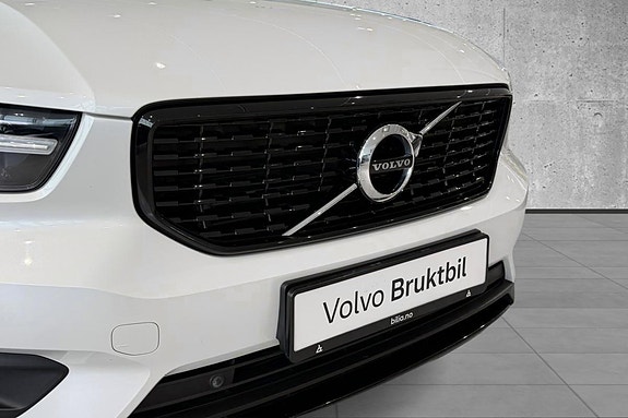 Volvo XC40 3 of 30