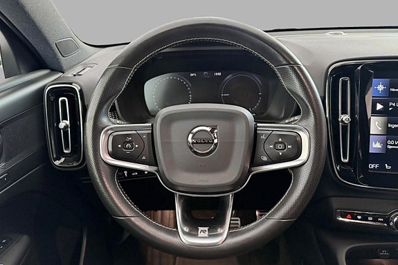 Volvo XC40 13 of 30